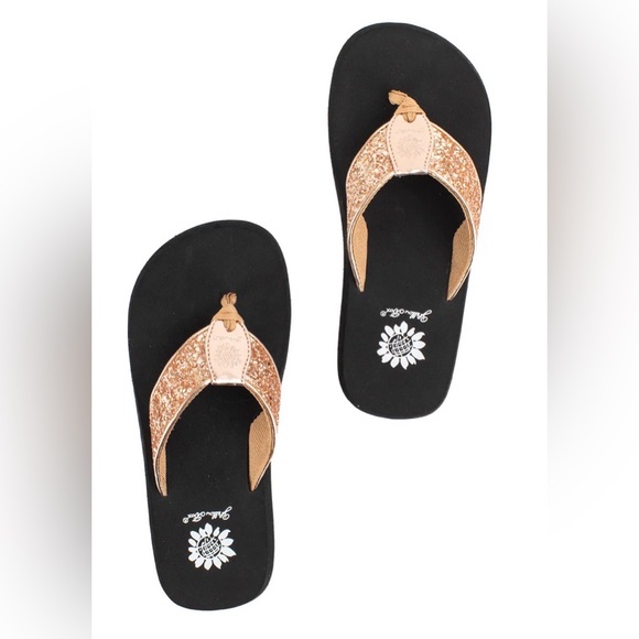 Yellow Box Feliks Flip Flop Sz. 8 Gold Glitter Straps Resort Vacation Beach - Picture 14 of 15